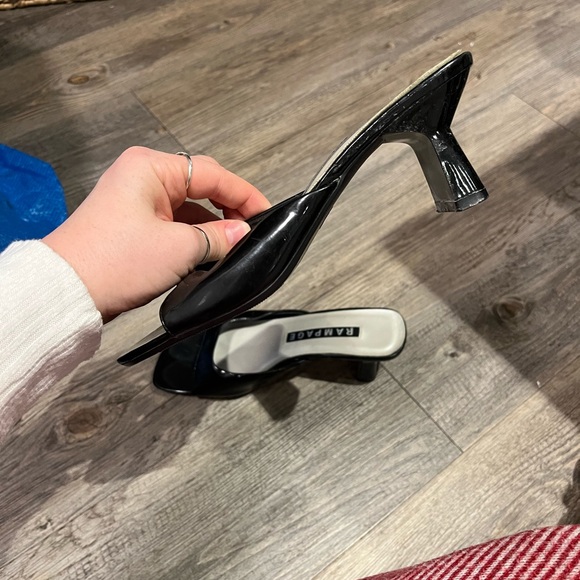 Vintage Rampage Martini Heel Black Size 6 Patent faux Leather Kitten Heel - Picture 3 of 5